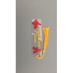Personalisiertes Lesezeichen mit einem Dino auf einem Truck - dazu deinen individuellen Namen in deinen Wunschfarben♥️